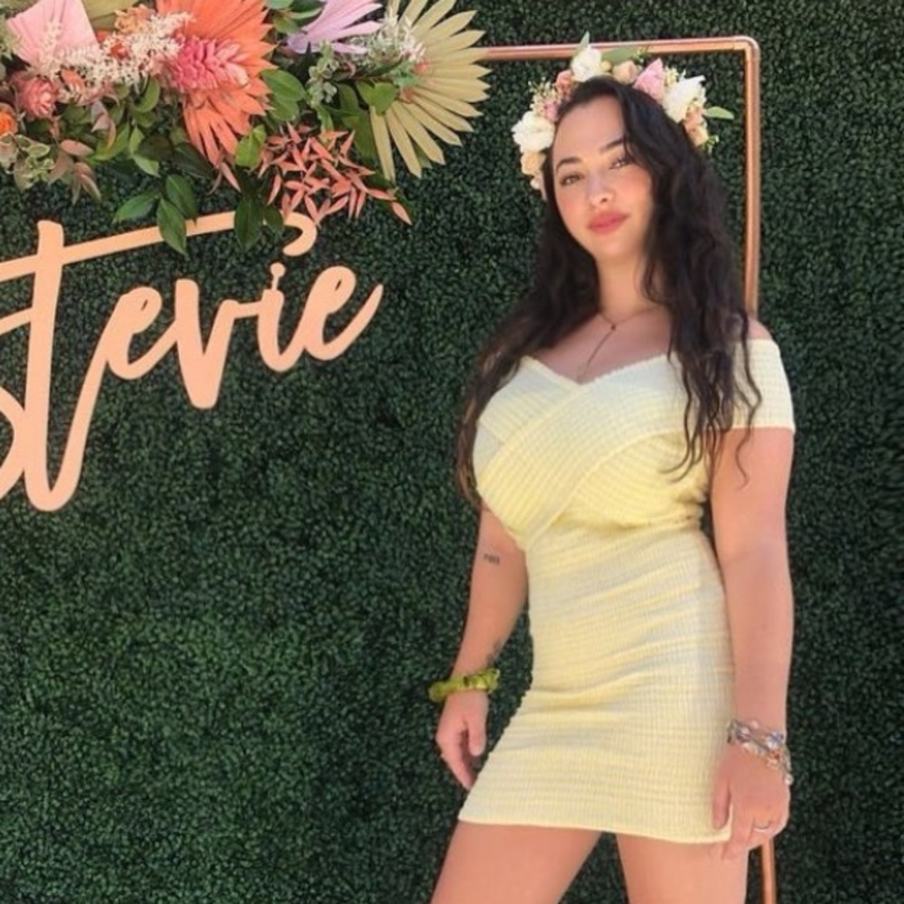 Rouched yellow mini dress 🐥